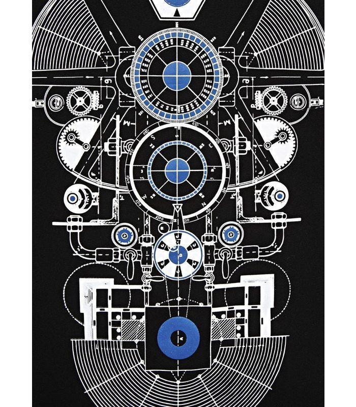 Amateur-Black-T-shirt-detail