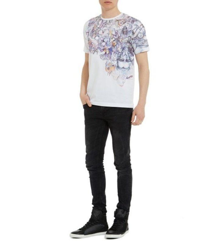 Humorist-White-T-shirt-man