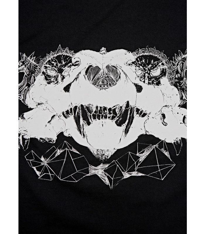 Lost-Paradise-Black-T-shirt-detail